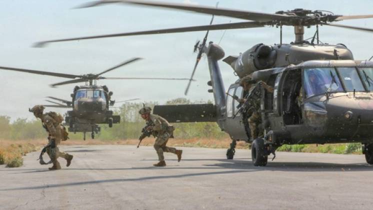 Helic�ptero Black Hawk UH-60 del US Army (Foto: Sargento Adam Meyer, DVIDS)