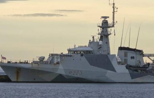 Buque HMS Medway (P223) de la Royal Navy en el Muelle Prat, Punta Arenas, Chile (Foto: Thor_93A)