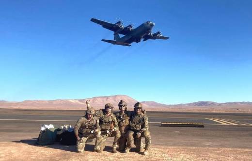H�rcules C-130 de la Fuerza A�rea de Chile junto a Comandos de Aviaci�n de la FACh y Joint Terminal Attack Controllers (JTAC) de la USAF (Foto: FACh).