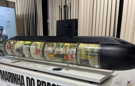 Maqueta del futuro submarino de propulsi�n nuclear de Brasil