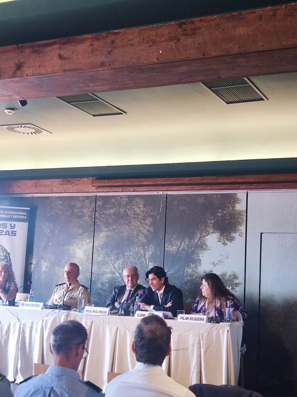 Luis Zapata en la XXXVIII edición del Seminario Internacional sobre Seguridad y Defensa Luis Zapata en la XXXVIII edición del Seminario Internacional sobre Seguridad y Defensa