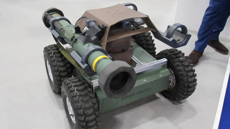 El UGV con lanzador doble para C90 aunque puede recibir hasta 4 (autor)