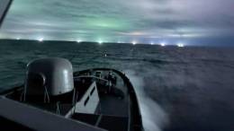 OPV-84 �Cabo Odger� de la Armada de Chile durante la fiscalizaci�n pesquera