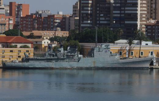 El patrullero �Infanta Elena� en el Arsenal de Cartagena en fase final de retirada de elementos aprovechables. (foto Julio Ma�z)