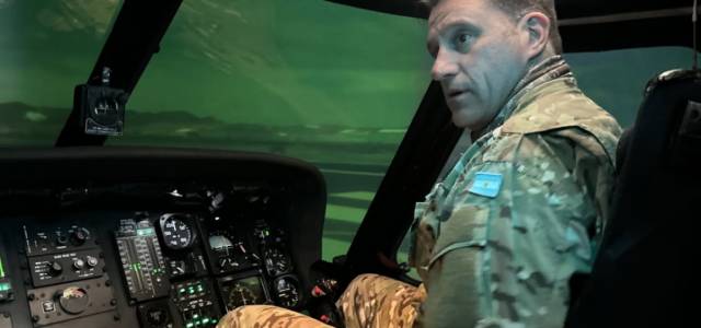 Oficiales argentinos en Colombia en el centro de instruccion de Black Hawk.