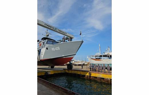 Maniobra de desvarado del AB Fumarel (PG-408) en las instalaciones de ASTIVAMAR. (Cr�ditos: Armada Bolivariana)