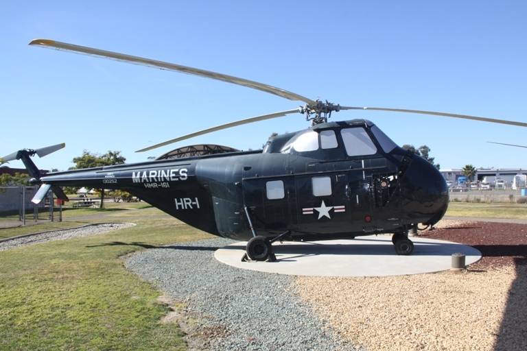 En el Museo hay una muestra de los principales helicópteros utilizados por el USMC, en primer lugar este Sikorsky HRS-3 “Chickasaw”, con el se estrenó el asalto helitransportado durante la guerra de Corea. Antonio Ros (Copyright defensa.com)