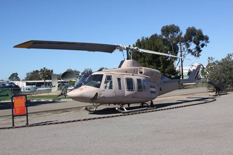 Helicóptero Bell 214S “Huey” capturado a los iraquíes durante una guerra del Golfo. Antonio Ros (Copyright defensa.com)
