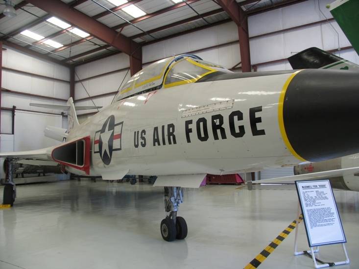 Este interceptor F-101B “Voodoo” sería el primero de su clase en ser reconvertido en avión de reconocimiento fotográfico del mundo. (Antonio Ros Pau, copyright defensa.com)