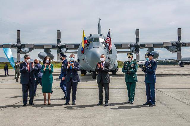 La Fuerza Aérea de Colombia recibe el primero de los tres ...