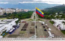 Patio de honor de la Universidad Militar Bolivariana de Venezuela, en Fuerte Tiuna