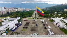 Patio de honor de la Universidad Militar Bolivariana de Venezuela, en Fuerte Tiuna