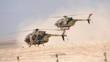 Helicópteros MD-530FF del Ejército de Chile  operando en el desierto.