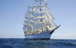 La fragata ARA “Libertad” de la Armada Argentina, un navío elegante y famoso.